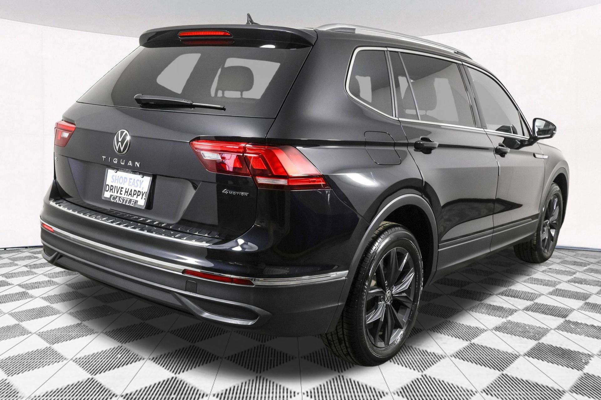 Used 2024 Volkswagen Tiguan SE image 13