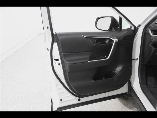 Used 2023 Toyota RAV4 LE image 4