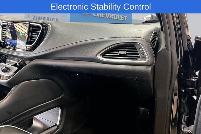Used 2025 Chrysler Pacifica Limited FWD image 26