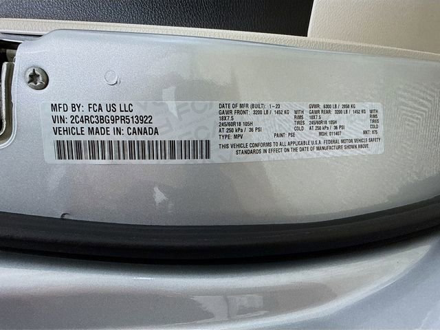 Used 2023 Chrysler Pacifica Touring-L image 30