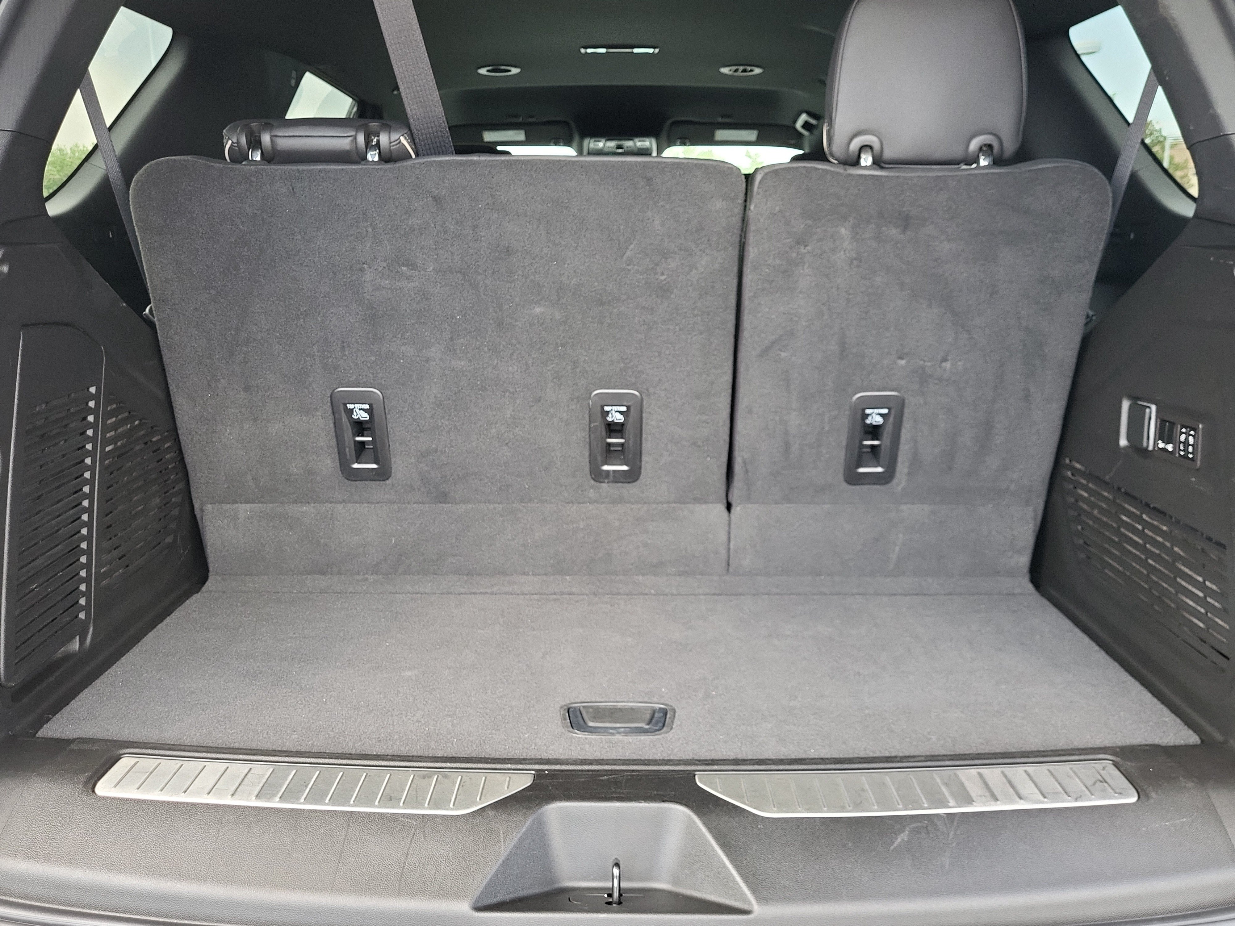 Used 2023 Chevrolet Tahoe Premier AWD/4WD image 20