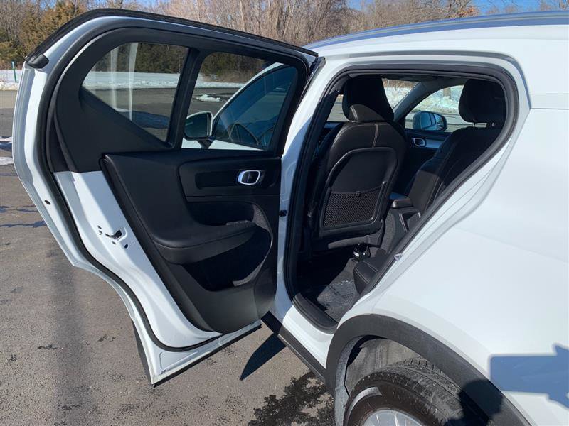Used 2019 Volvo XC40 T5 Momentum image 37