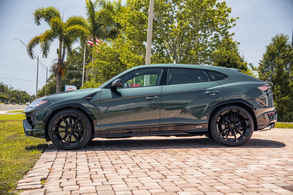 Used 2024 Lamborghini Urus S AWD/4WD image 2