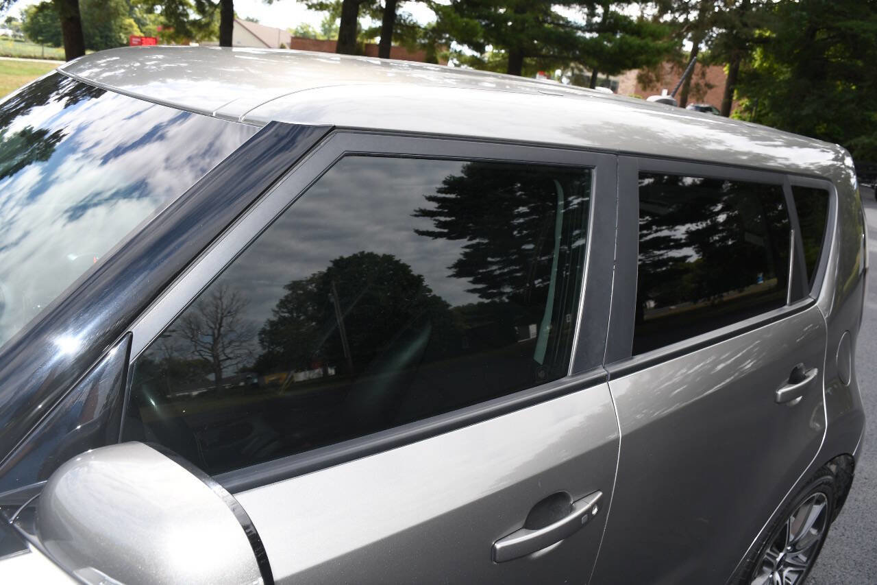 Used 2018 Kia Soul ! FWD image 38