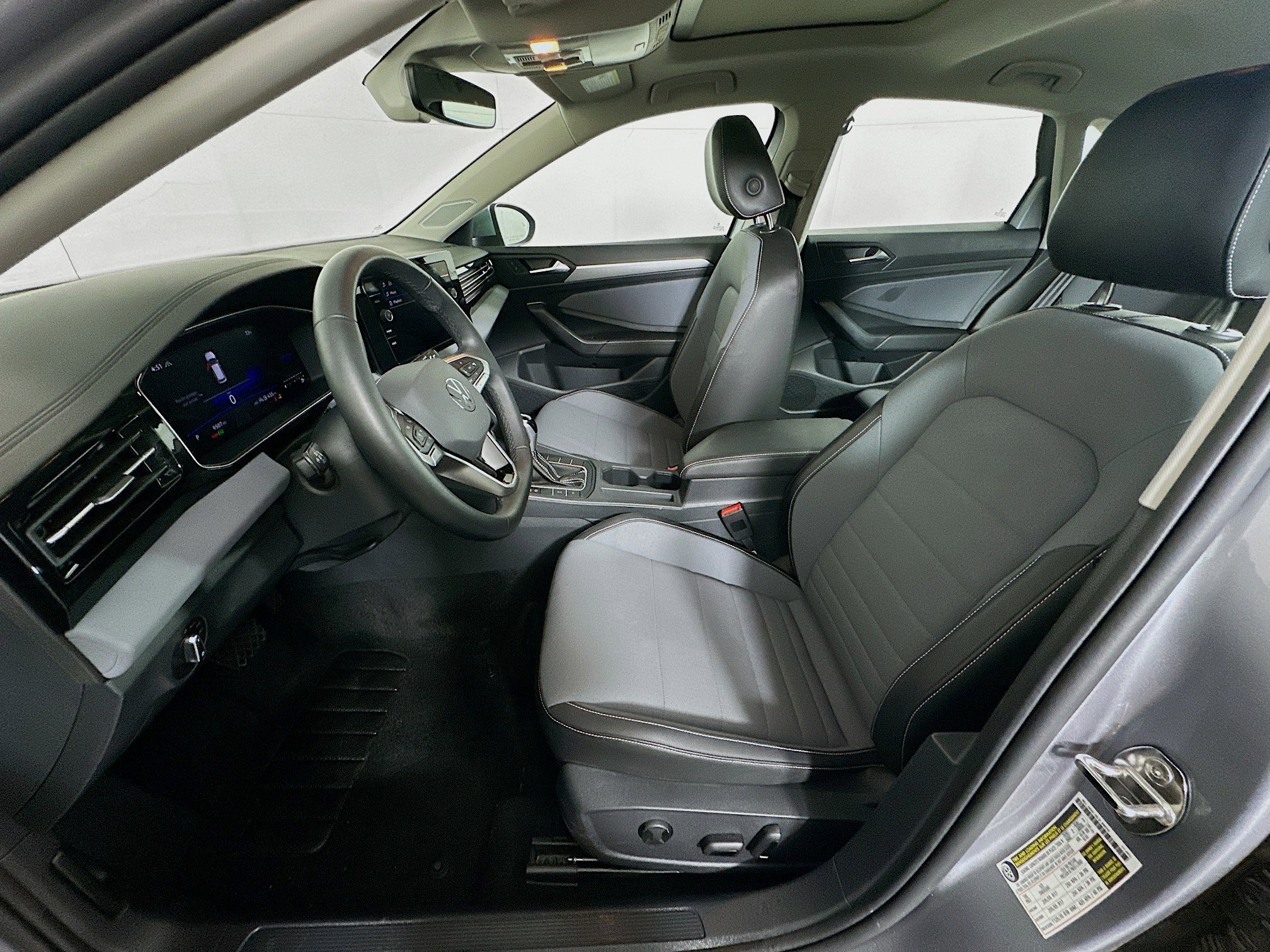 Used 2025 Volkswagen Jetta SE image 13