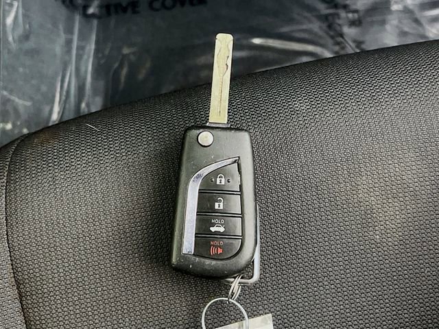 Used 2020 Toyota Corolla LE FWD image 33