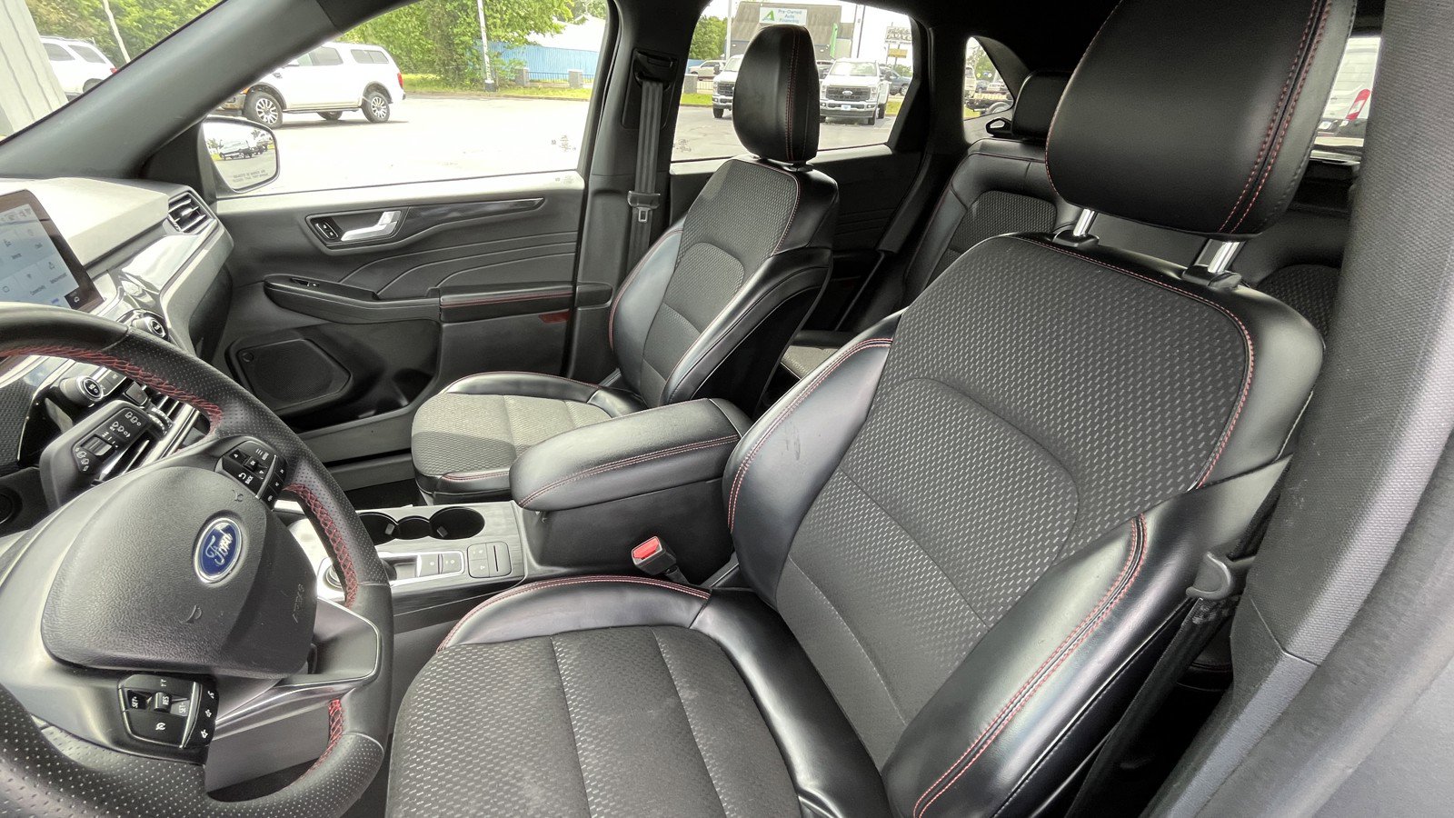 Used 2025 Ford Escape ST-Line FWD image 17