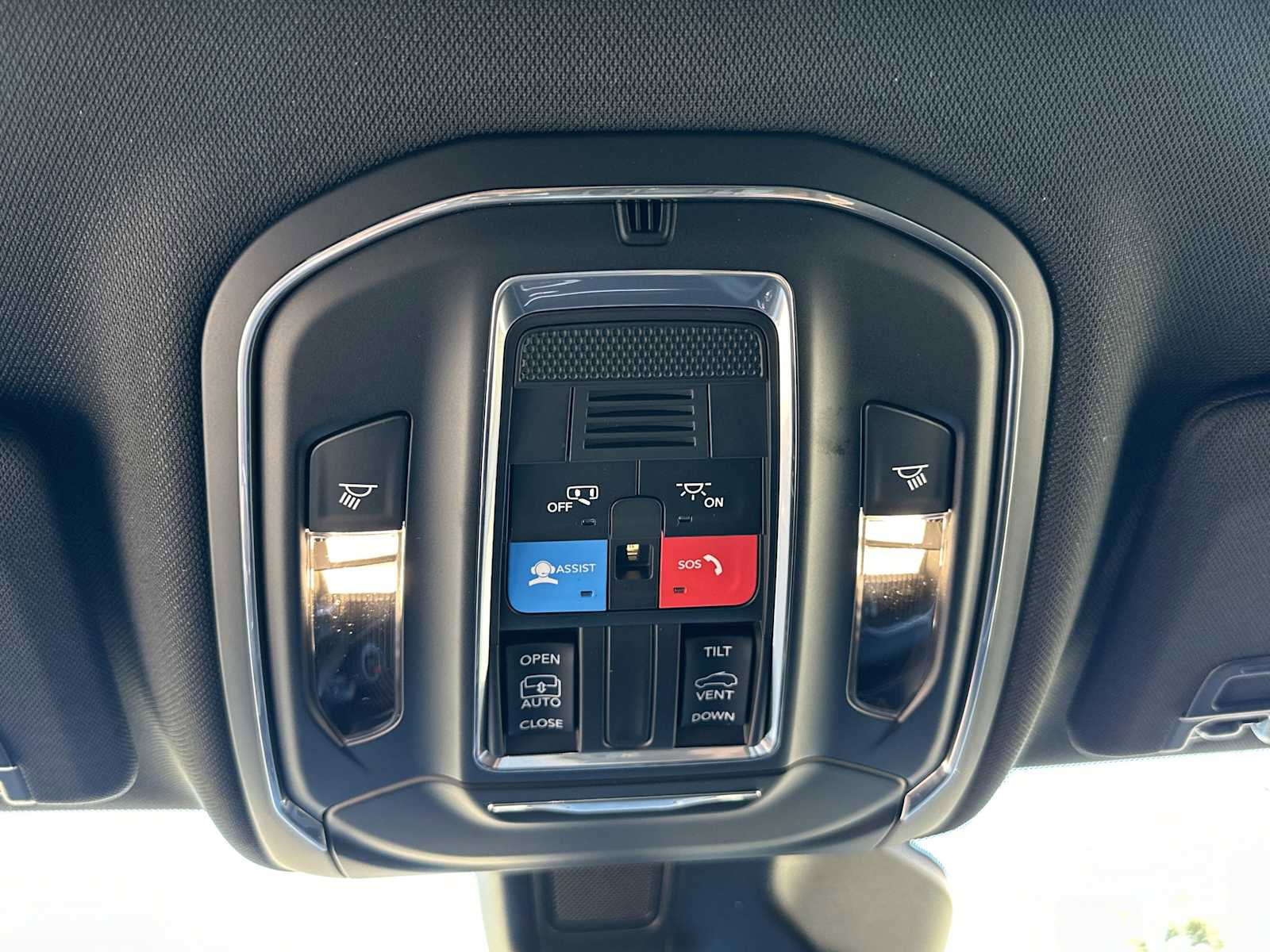 New 2025 Jeep Grand Cherokee Laredo X w/ Trailer Tow Package image 22