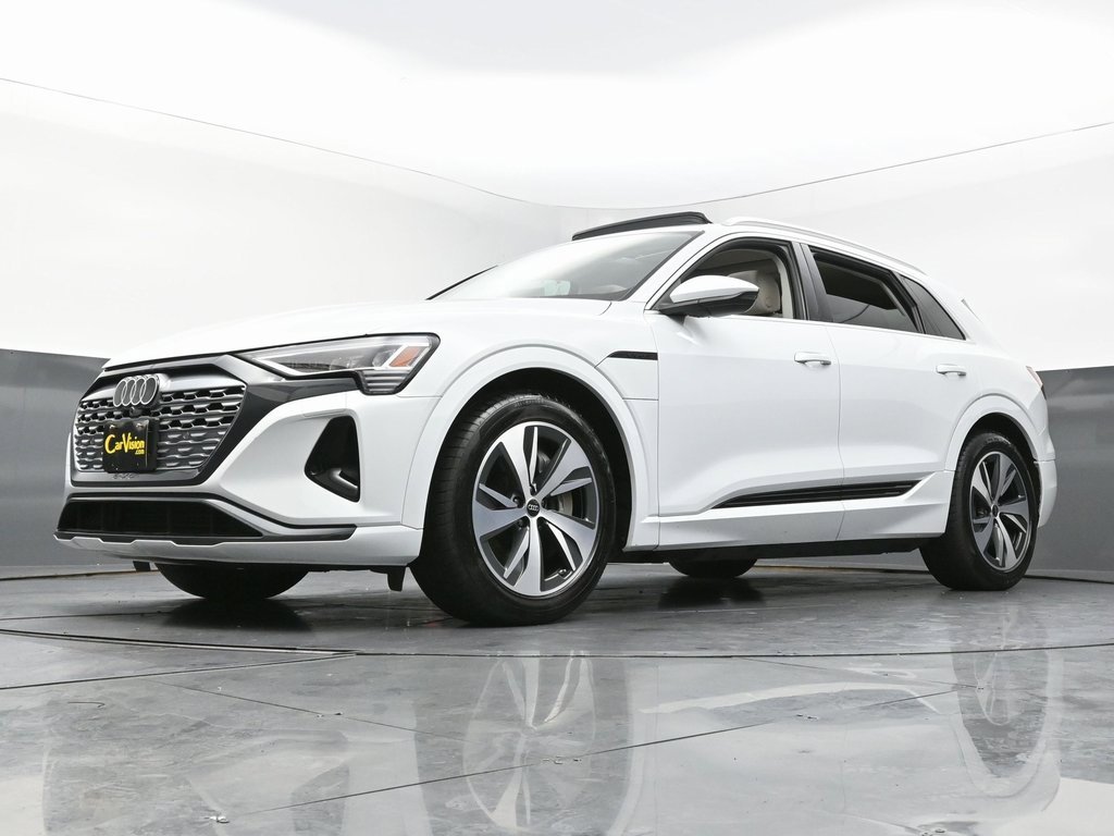 Used 2024 Audi Q8 e-tron Premium image 57