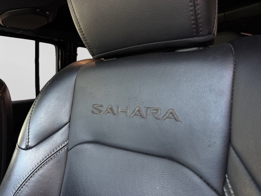 Used 2023 Jeep Wrangler Unlimited Sahara AWD/4WD image 29