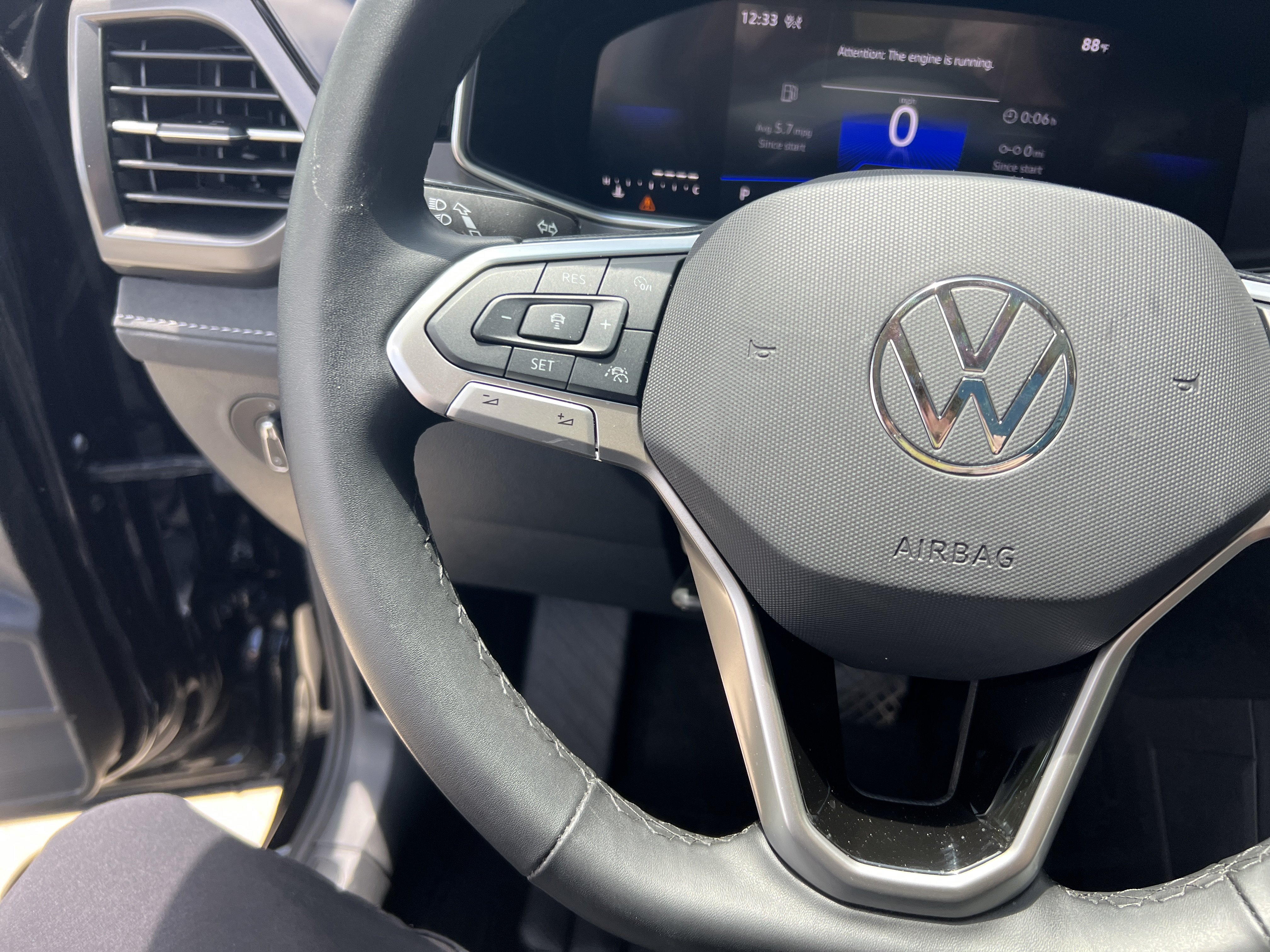 Certified 2025 Volkswagen Taos SE AWD/4WD image 17