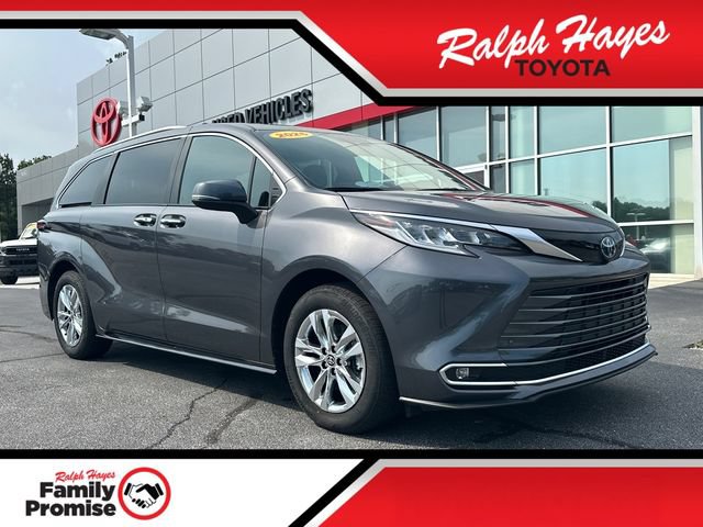 Used 2025 Toyota Sienna Limited FWD image 1