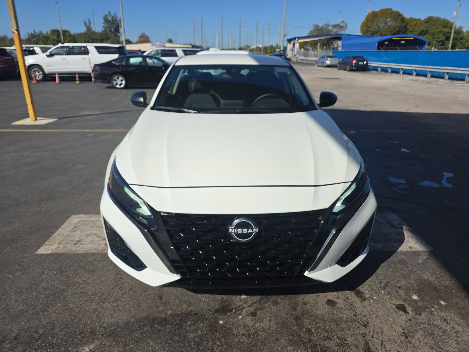 Used 2025 Nissan Altima 2.5 SV image 2