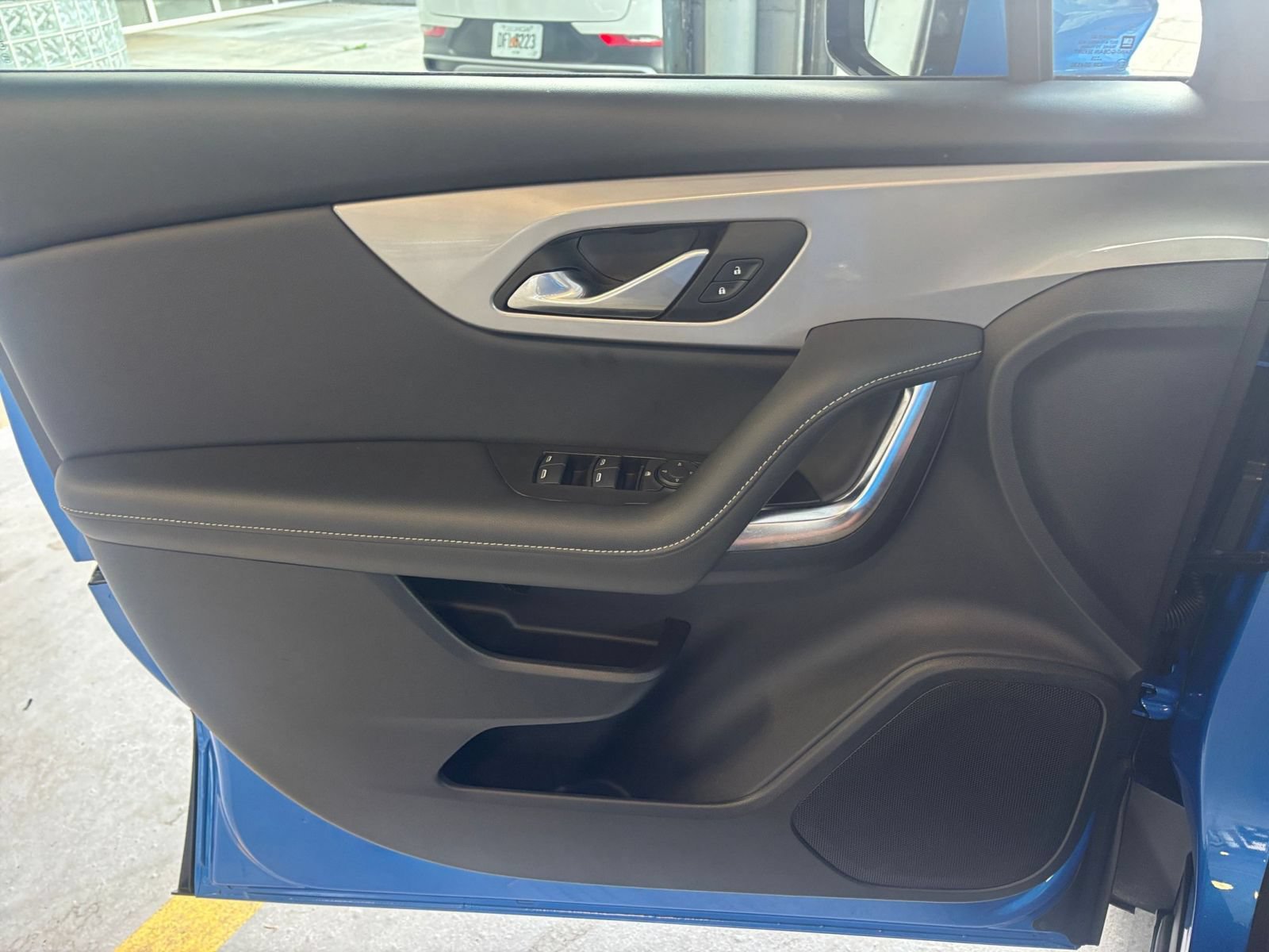 Used 2025 Chevrolet Blazer LT FWD image 18