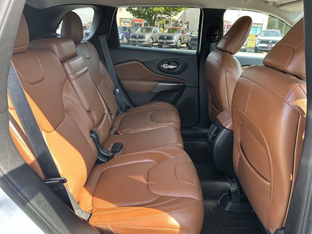 Used 2019 Jeep Cherokee Overland w/ Technology Group AWD/4WD image 10
