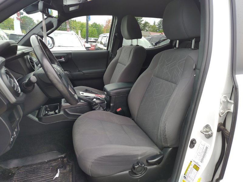 Used 2018 Toyota Tacoma TRD Sport AWD/4WD image 9
