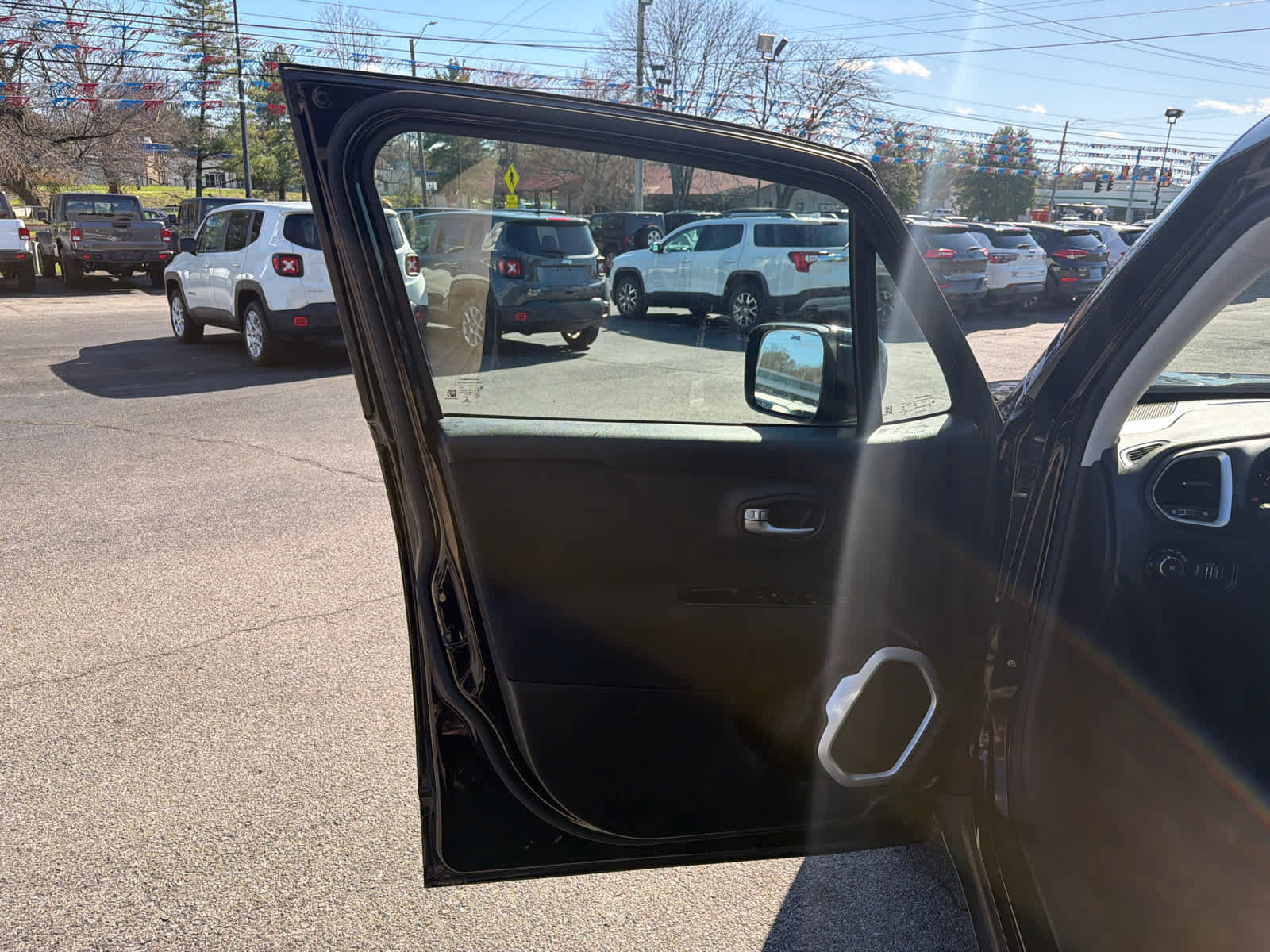 Used 2018 Jeep Renegade Latitude image 16