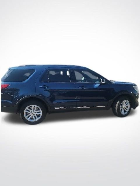 Used 2017 Ford Explorer XLT FWD image 5