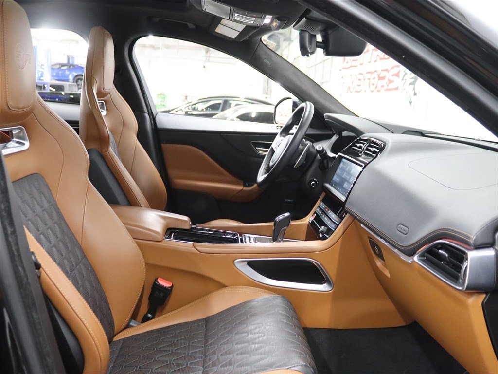 Used 2020 Jaguar F-PACE SVR image 16