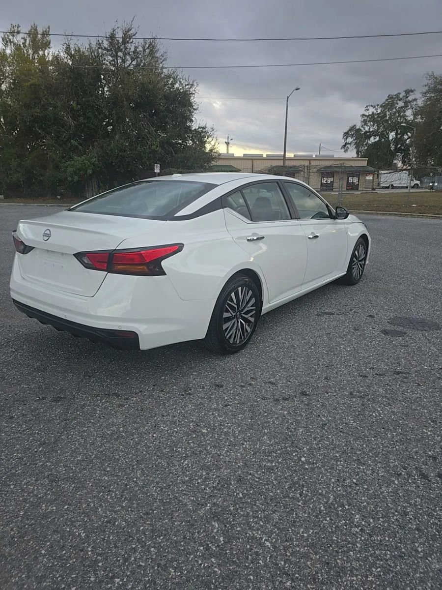 Used 2025 Nissan Altima 2.5 SV image 6