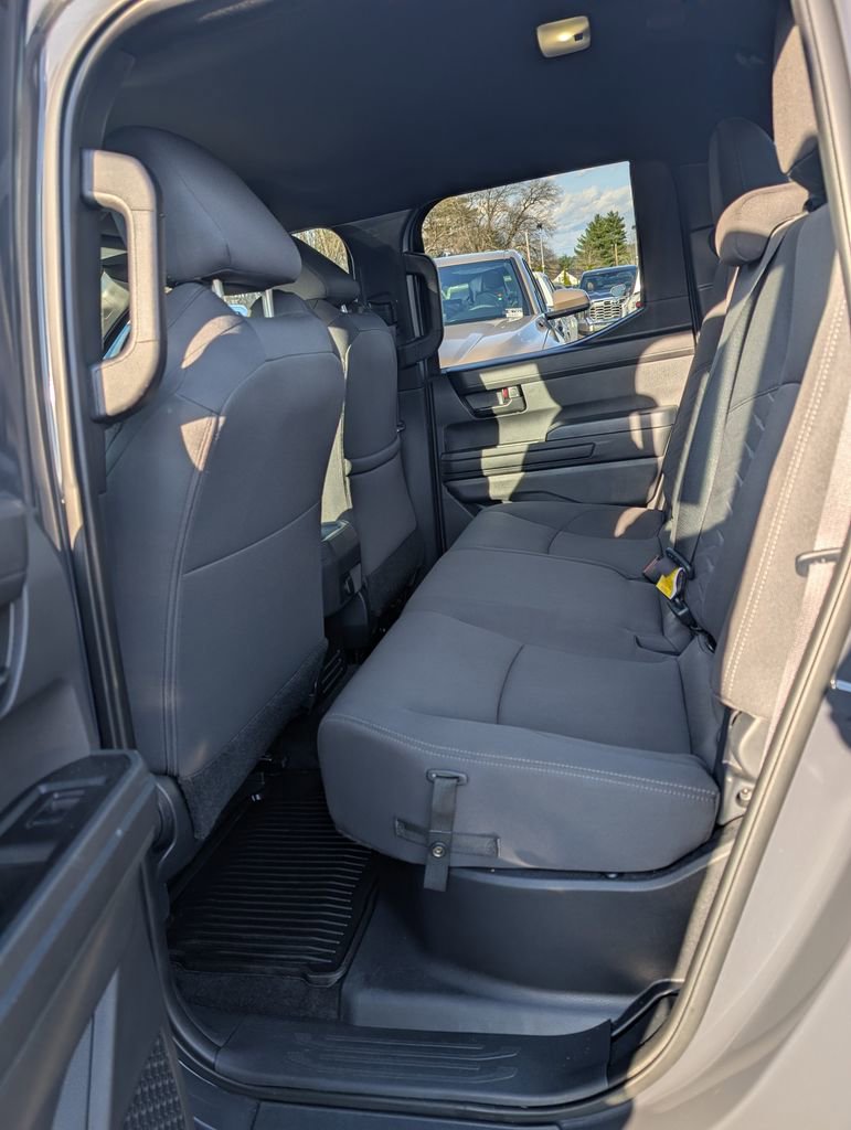 Certified 2024 Toyota Tacoma SR5 AWD/4WD image 15