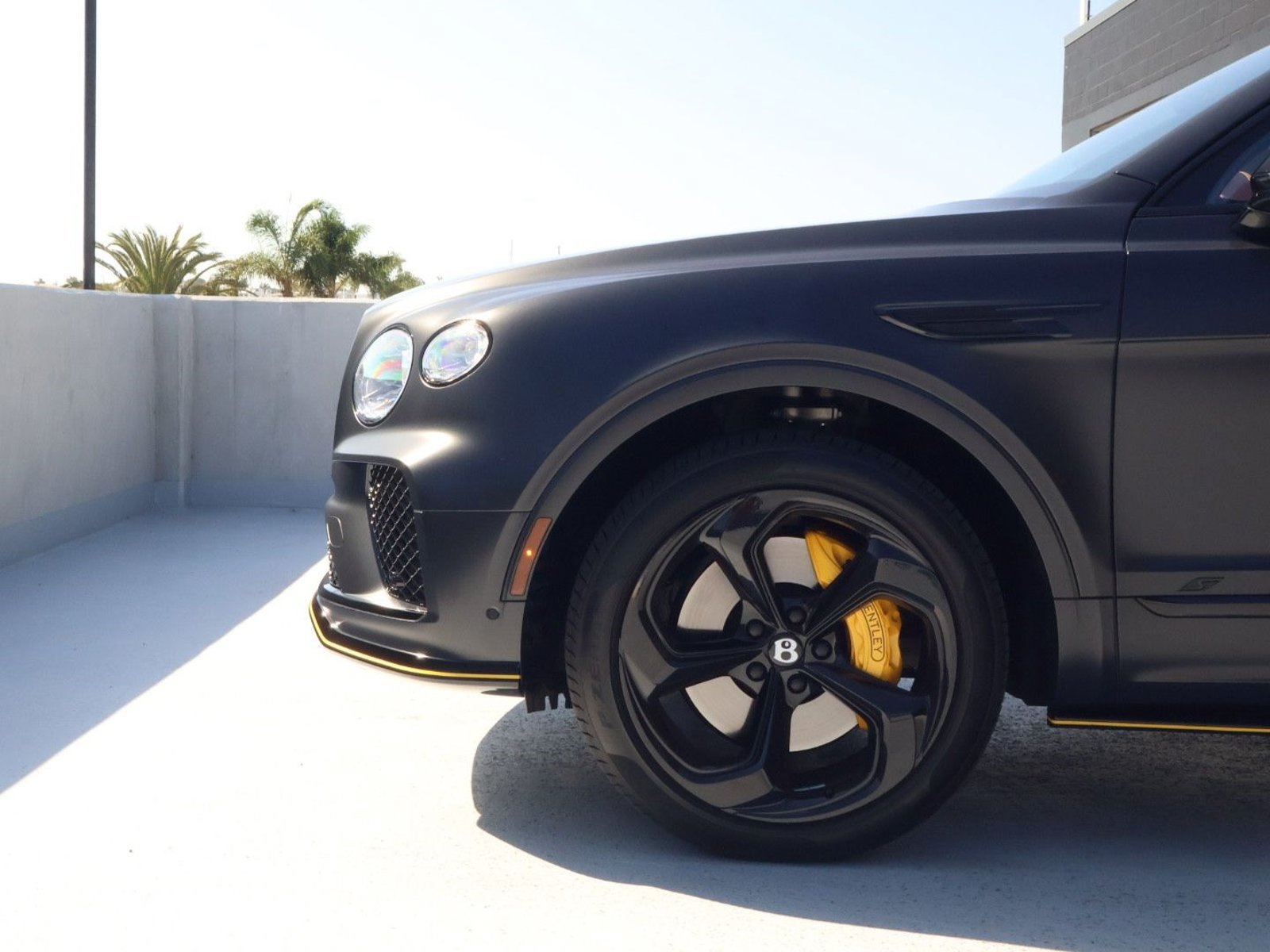 Certified 2025 Bentley Bentayga AWD/4WD image 7