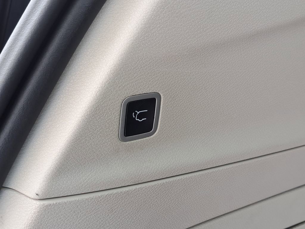 Used 2024 Chrysler Pacifica Select image 9