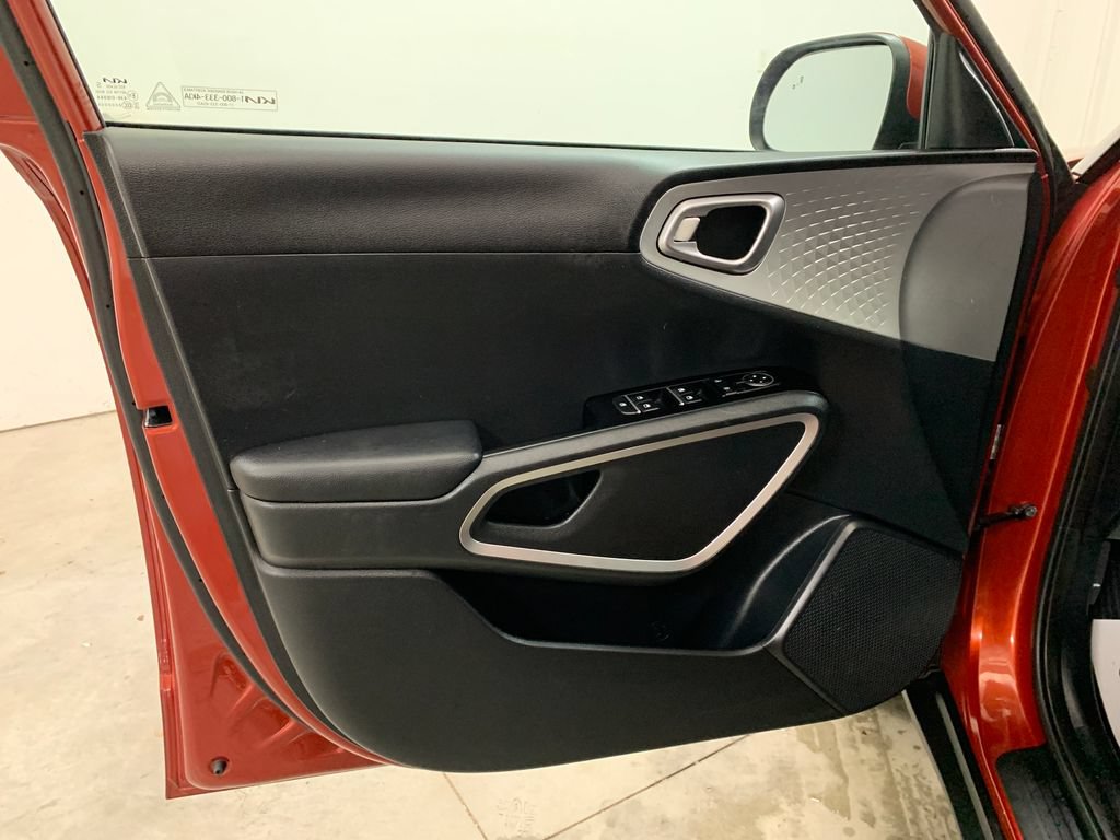 Used 2022 Kia Soul LX w/ Technology Package FWD image 5