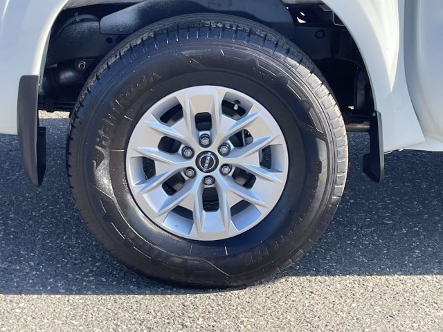 Used 2024 Nissan Frontier SV RWD image 7