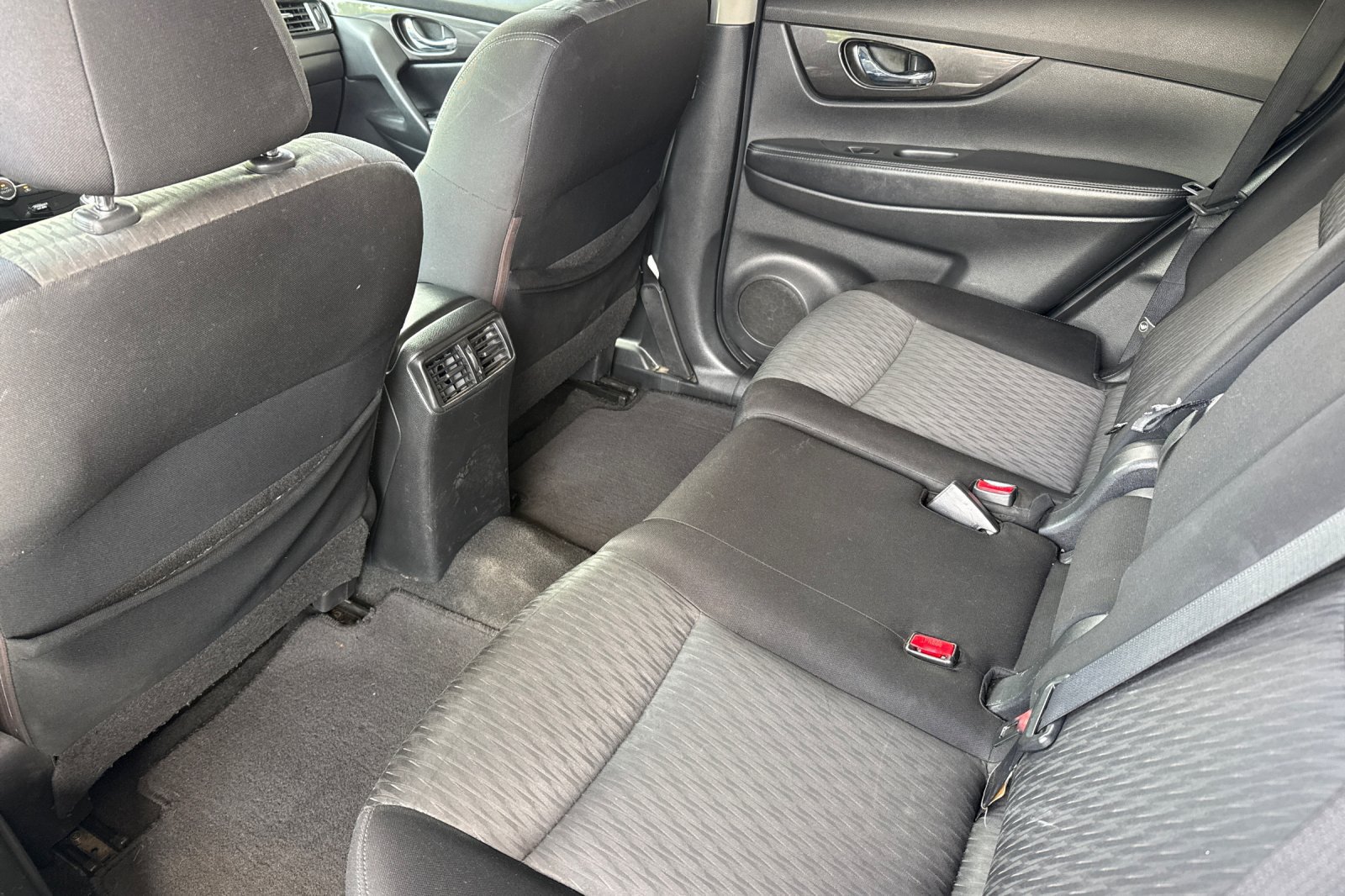 Used 2018 Nissan Rogue SV FWD image 6