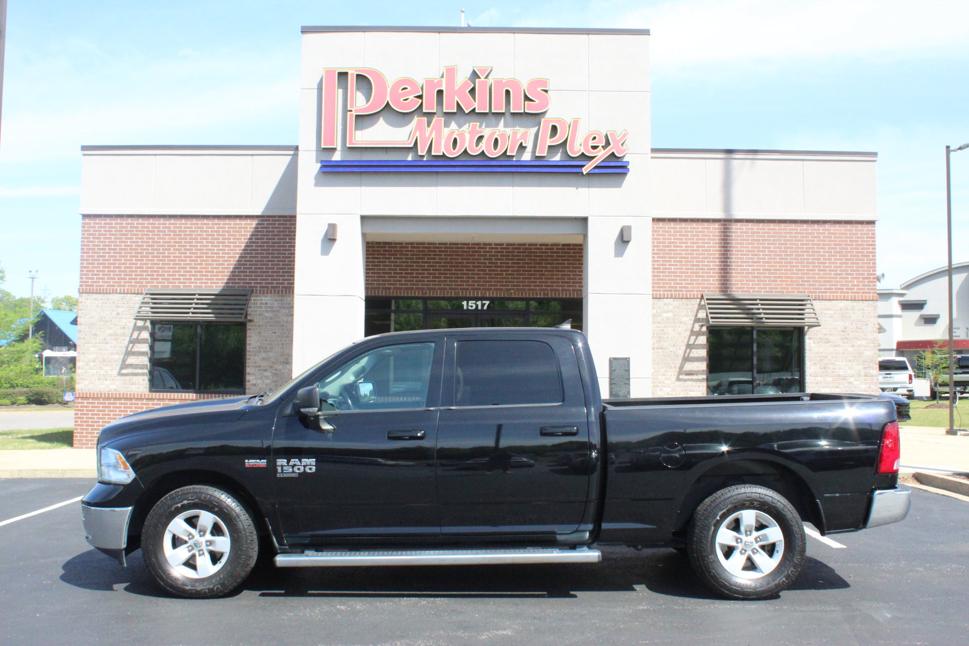 Used 2020 RAM 1500 Classic SLT w/ Luxury Group RWD image 10