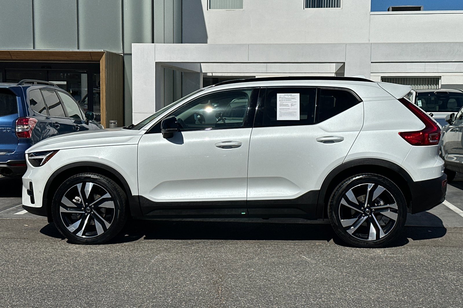 Used 2025 Volvo XC40 B5 Plus image 7