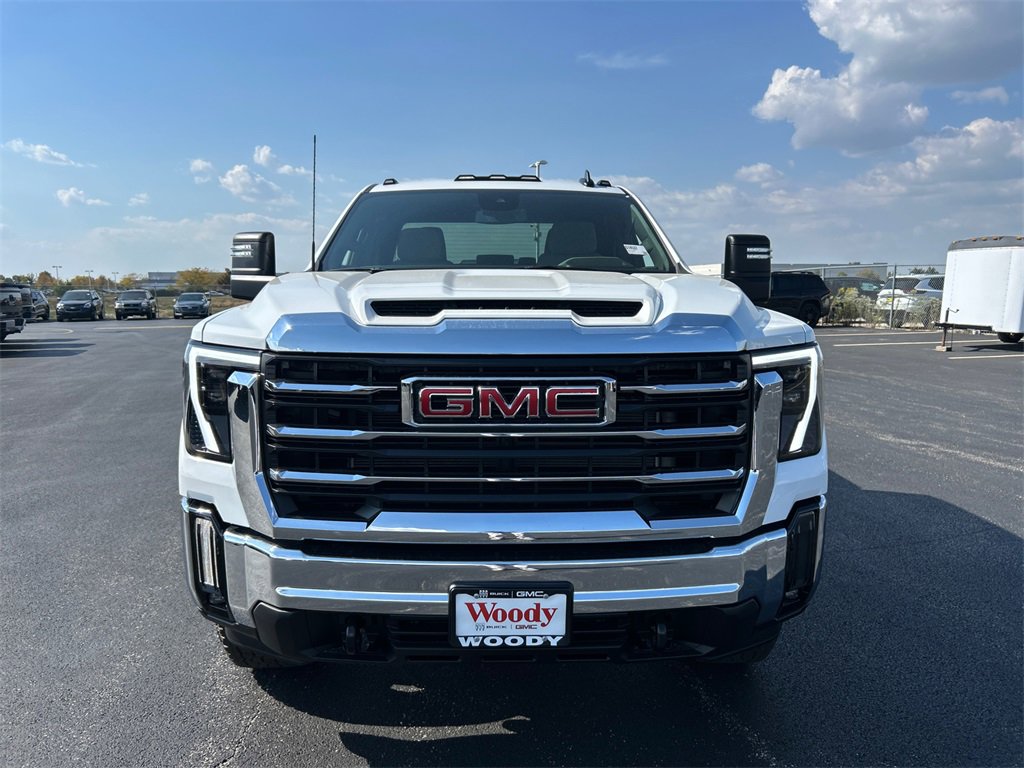 New 2026 GMC Sierra 3500 SLE image 3