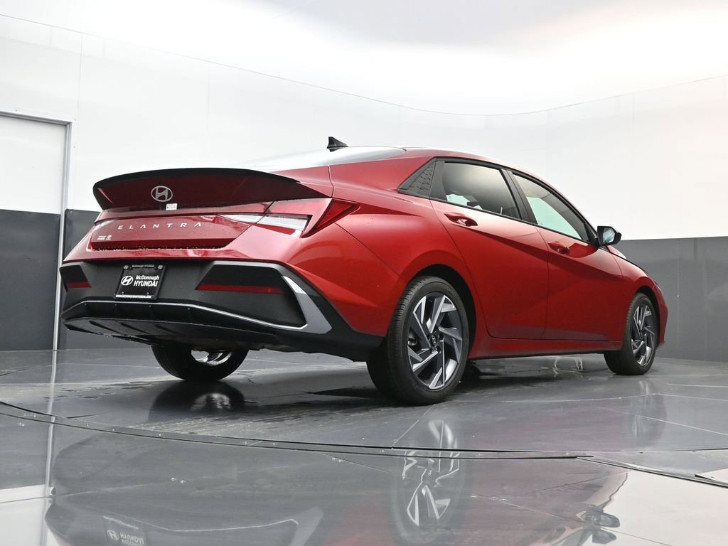 Certified 2025 Hyundai Elantra Sport FWD image 16