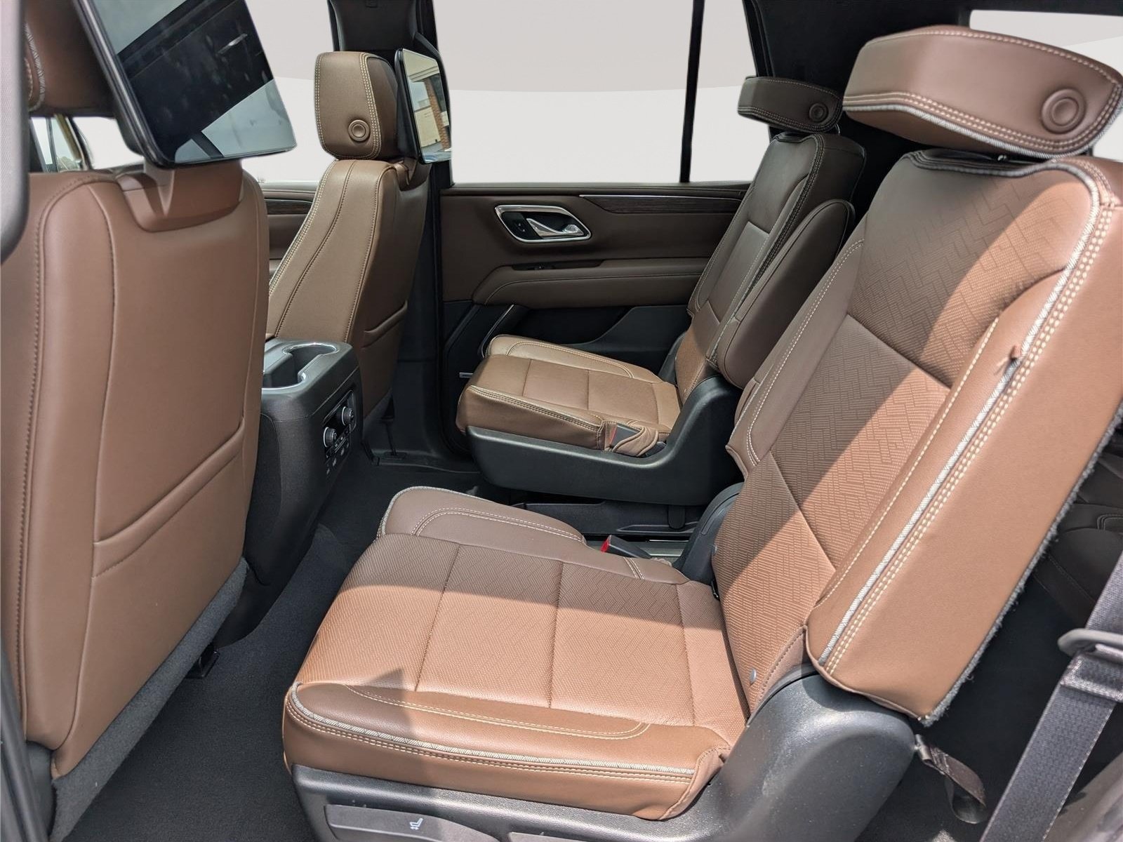 Used 2023 Chevrolet Tahoe High Country w/ Advanced Technology Package AWD/4WD image 19