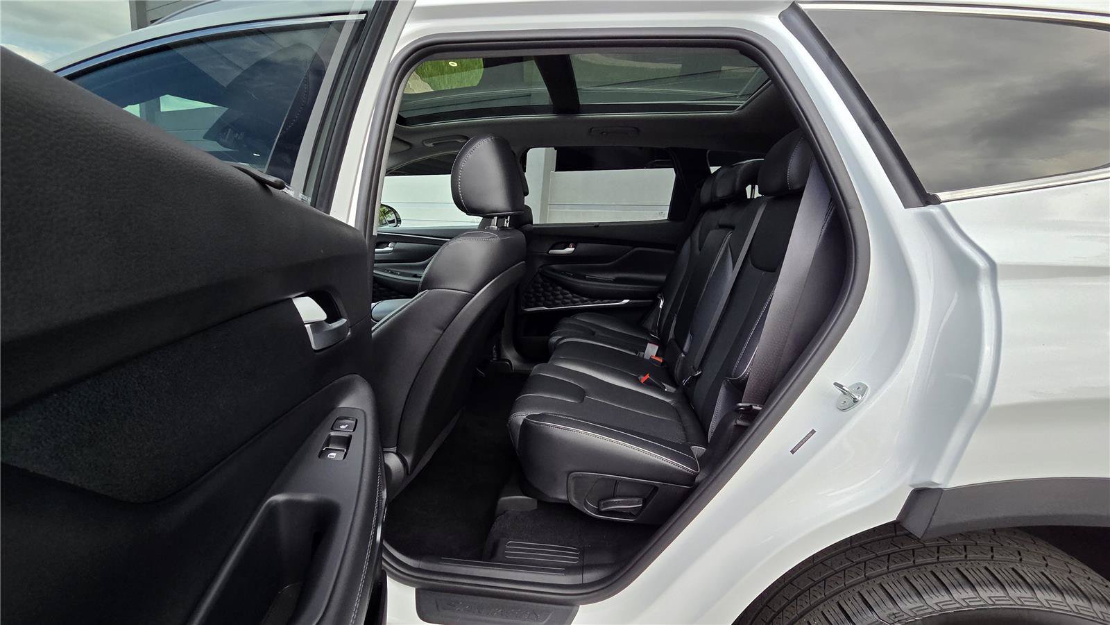 Used 2023 Hyundai Santa Fe Limited AWD/4WD image 30