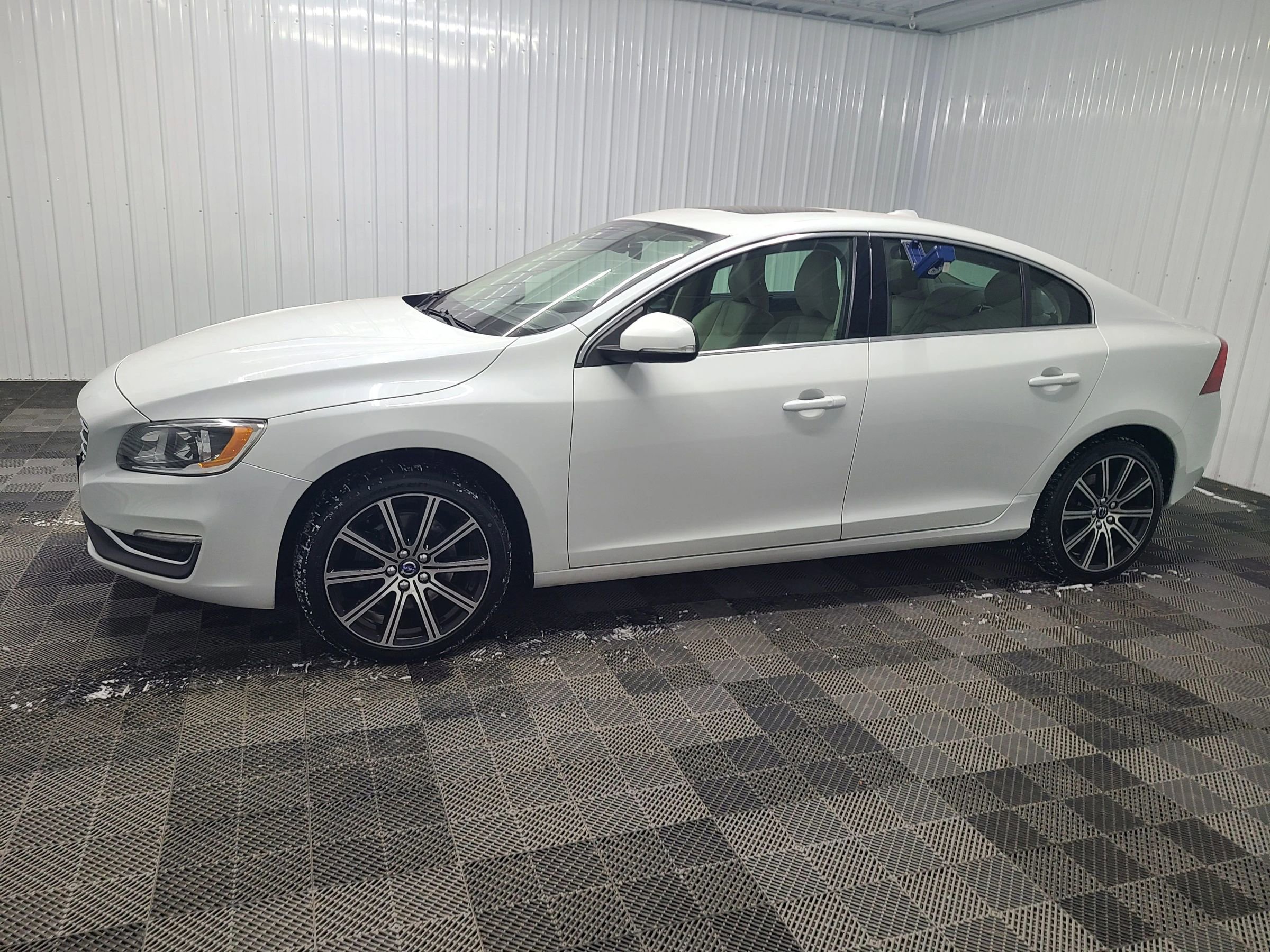 Used 2016 Volvo S60 T5 Premier image 8