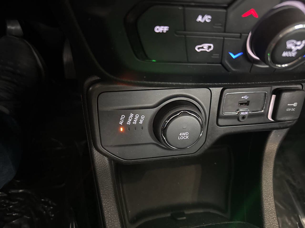 Used 2021 Jeep Renegade Latitude image 25