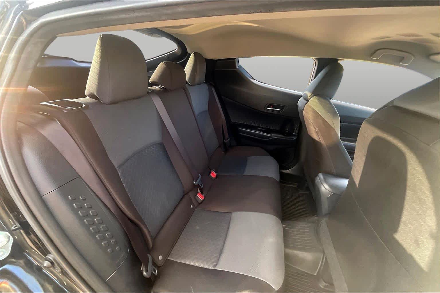 Used 2020 Toyota C-HR LE FWD image 19