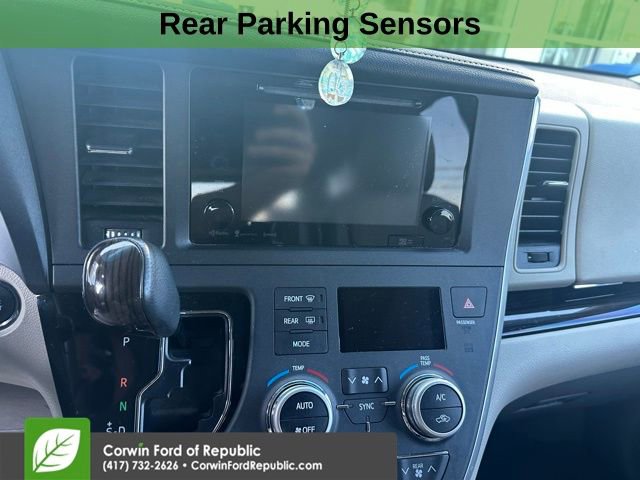 Used 2017 Toyota Sienna XLE Premium image 11