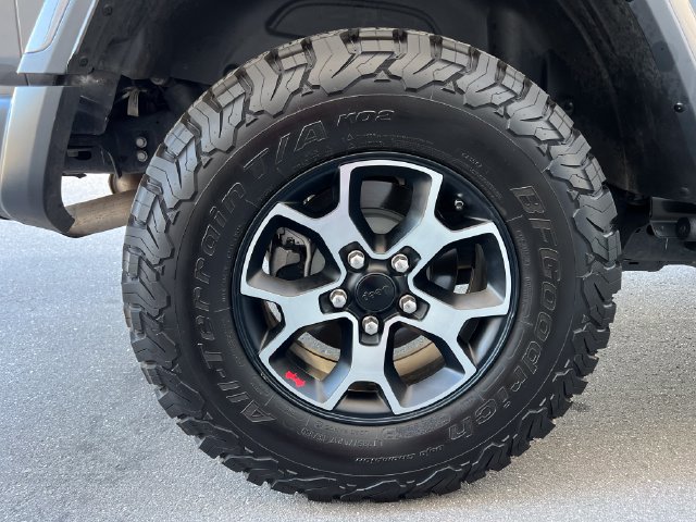 Used 2018 Jeep Wrangler Unlimited Sahara AWD/4WD image 10