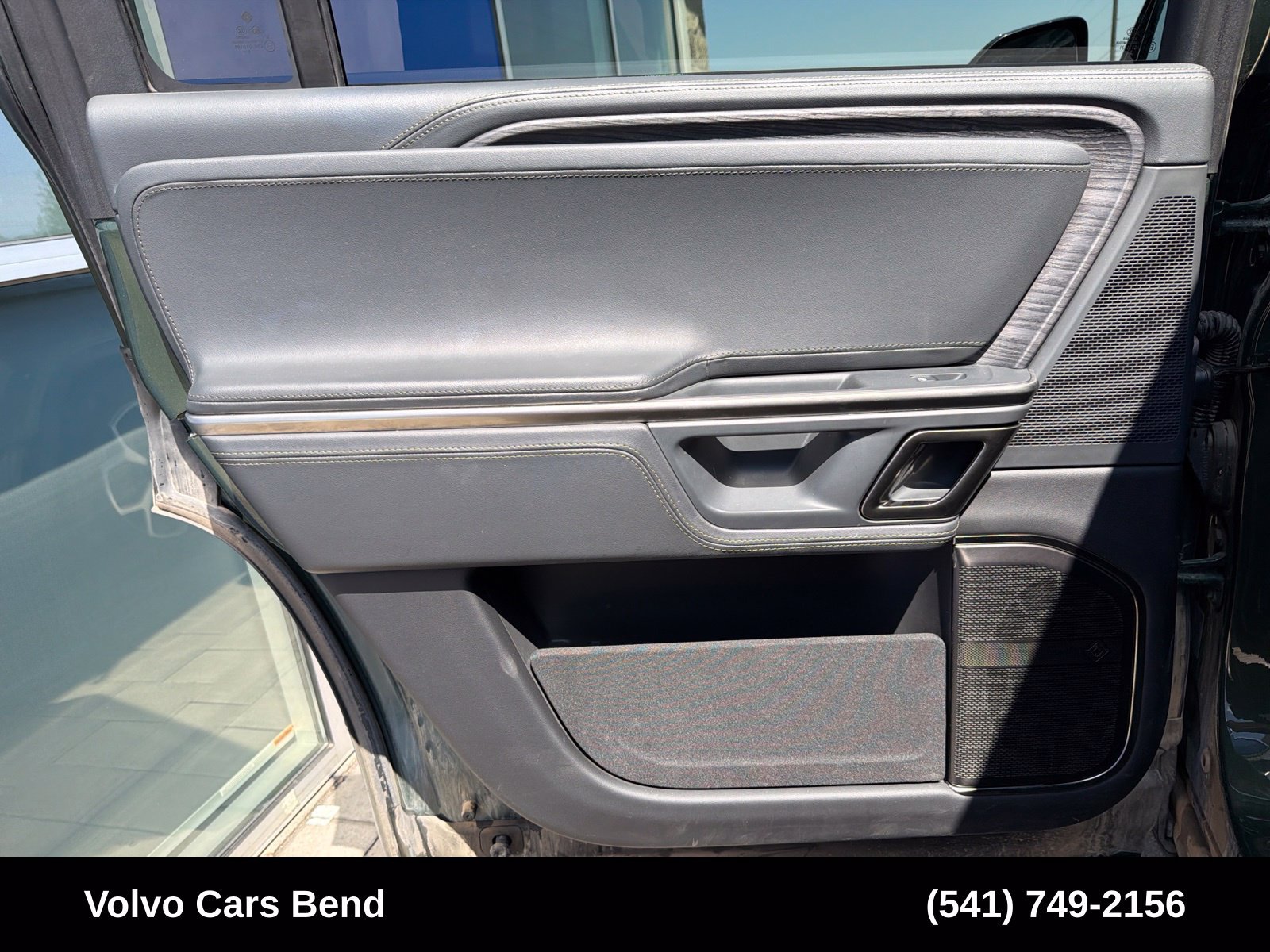 Used 2024 Rivian R1S Adventure Dual AWD/4WD image 21