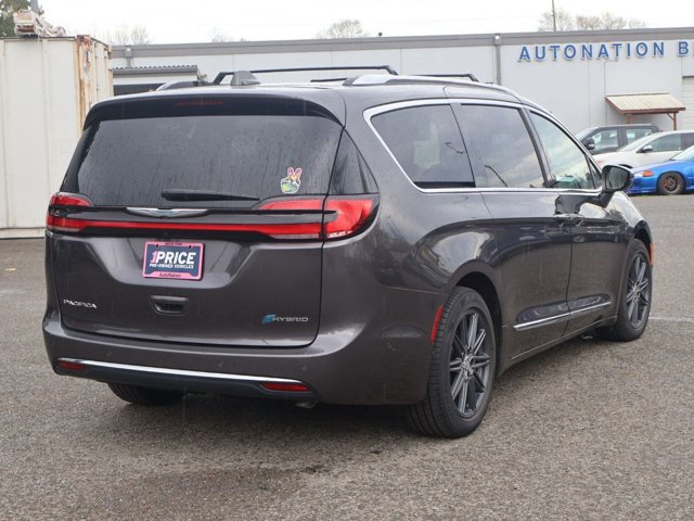 Used 2021 Chrysler Pacifica Limited w/ Uconnect Theater Family Group image 5