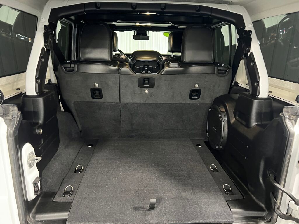 Used 2021 Jeep Wrangler Unlimited Sahara w/ Uconnect 4C Nav & Sound Group image 7