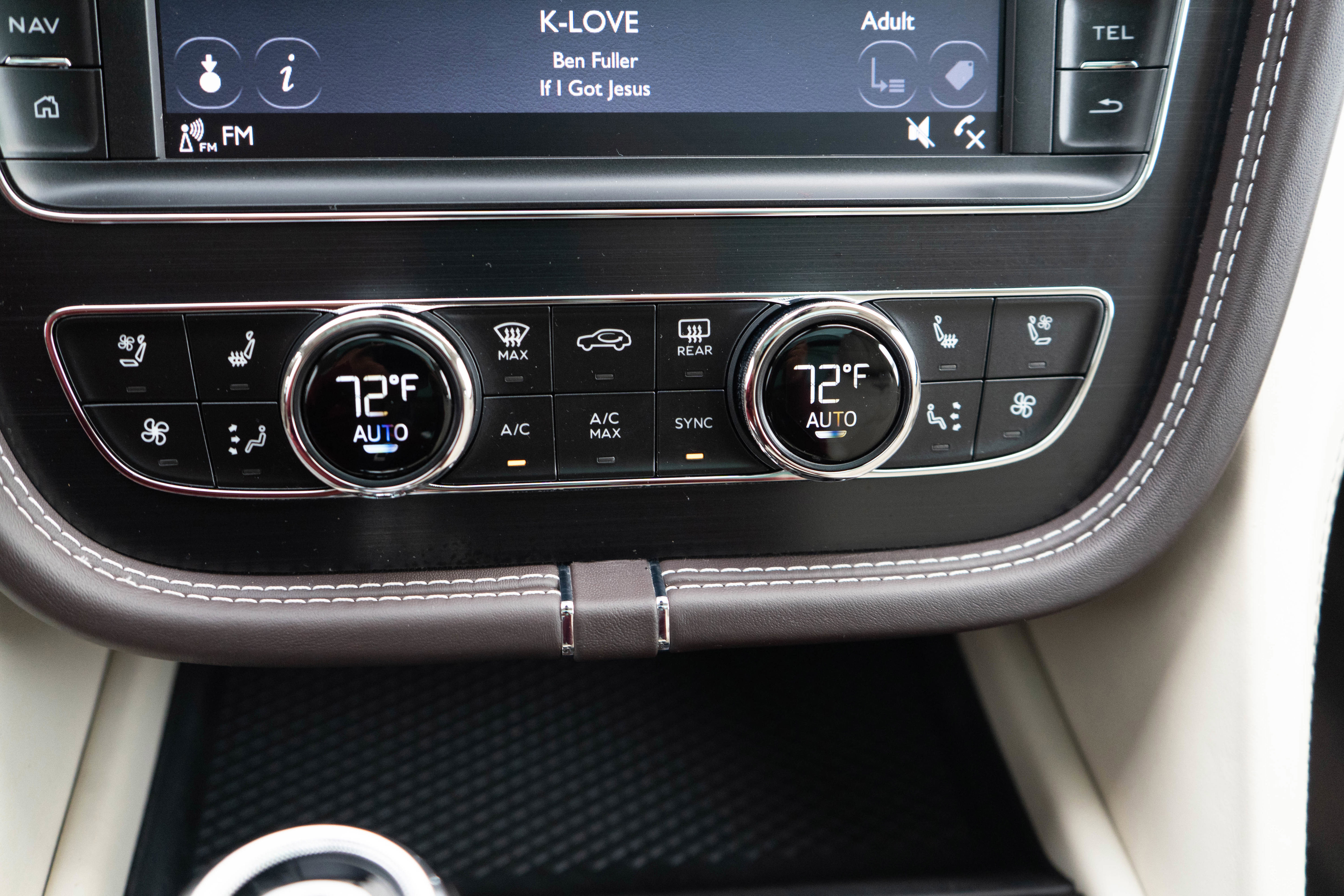 Used 2017 Bentley Bentayga image 23