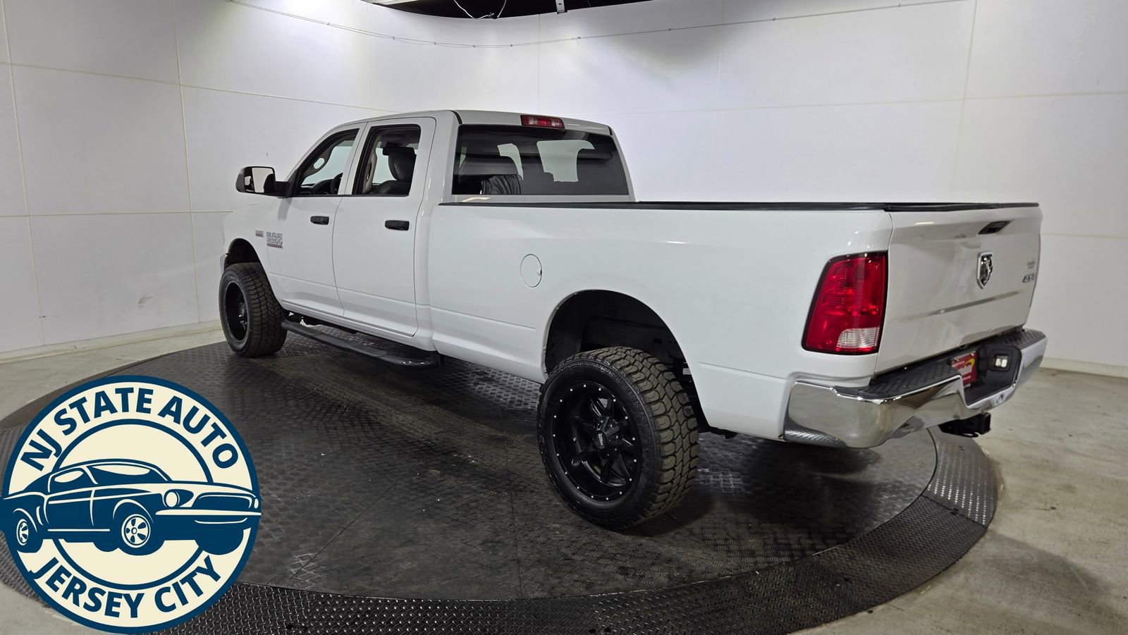 Used 2018 RAM 2500 Tradesman w/ Chrome Appearance Group image 5