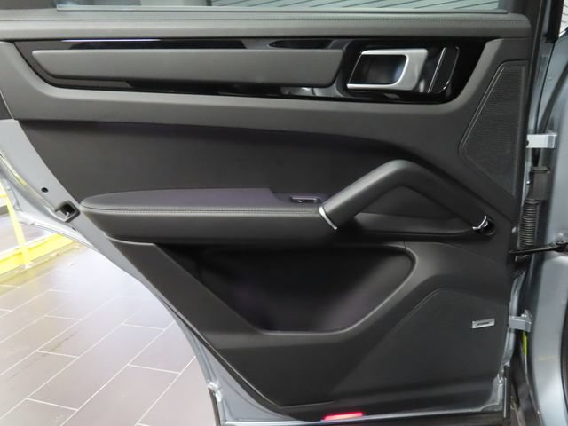 Used 2022 Porsche Cayenne S AWD/4WD image 10