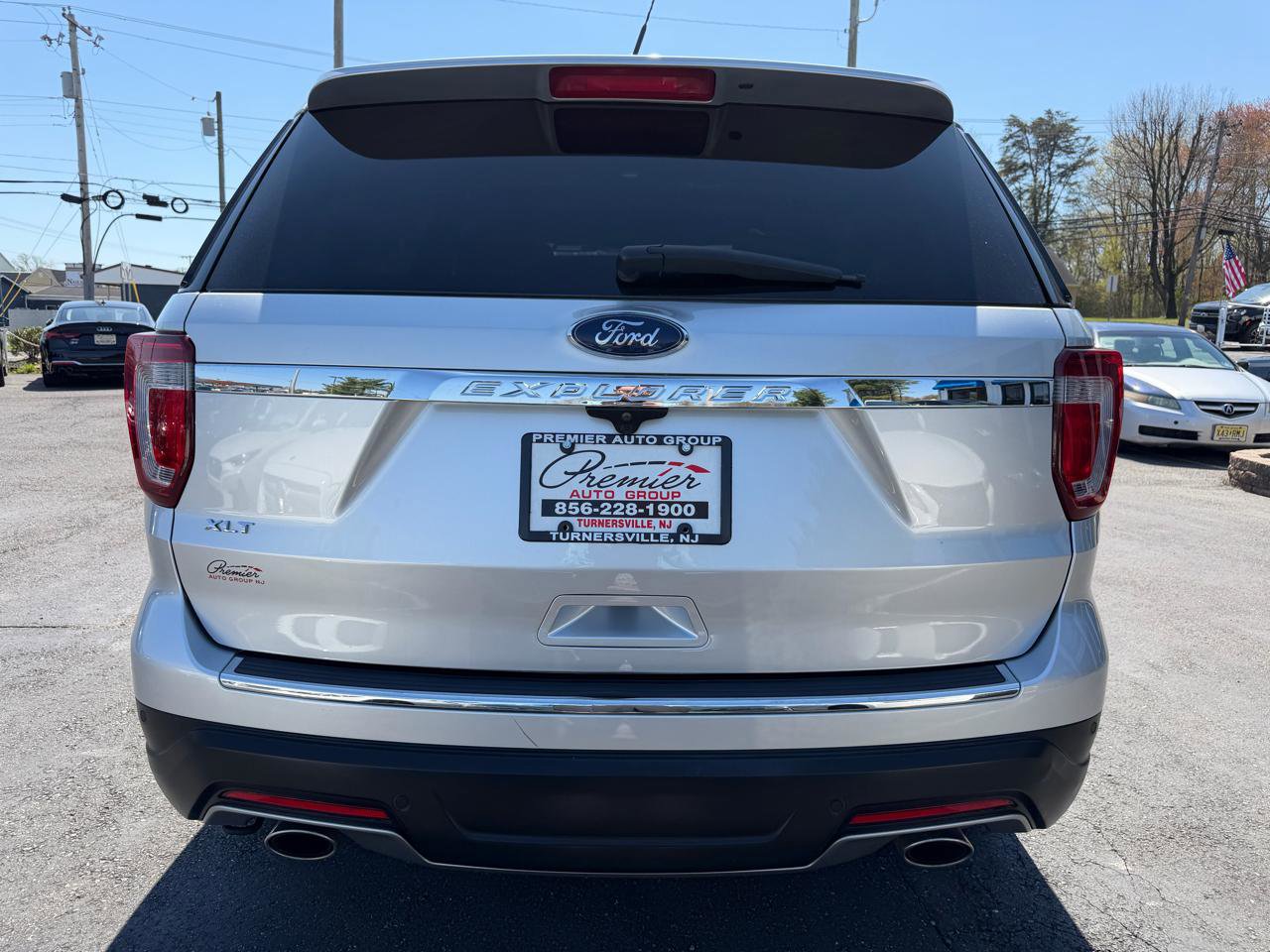 Used 2018 Ford Explorer XLT w/ Equipment Group 202A image 6