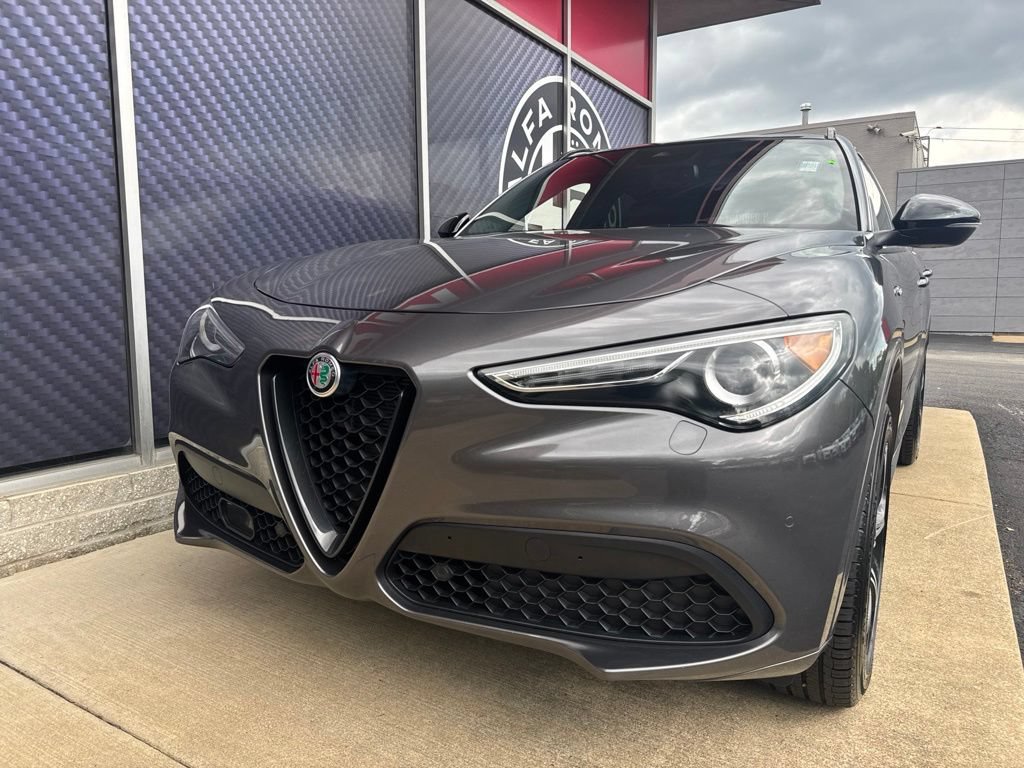 Used 2023 Alfa Romeo Stelvio Veloce AWD/4WD image 18