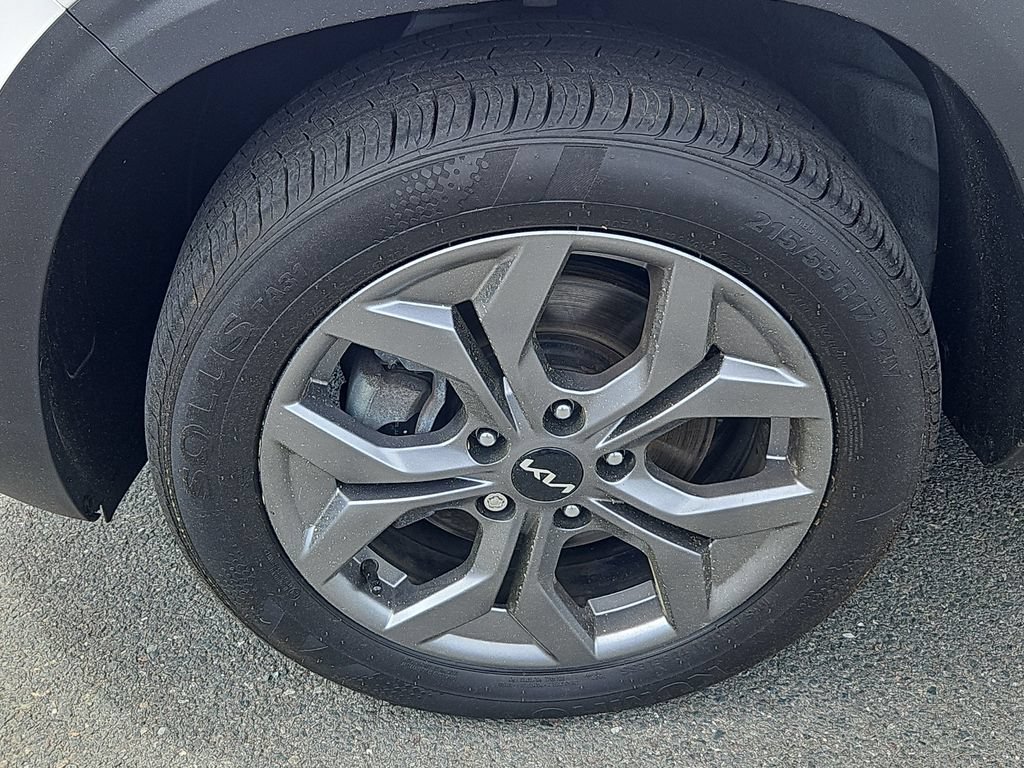 Certified 2025 Kia Seltos LX AWD/4WD image 7